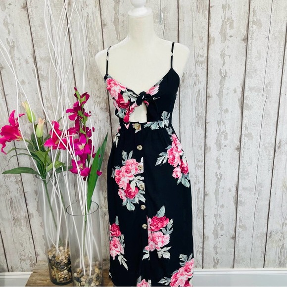 Mimi Chica - NWOT Front Tie Floral Dress - Picture 3 of 12